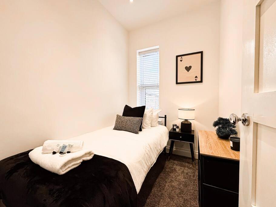 1 Bedroom By Brookland Serviced Short Lets With Free Wifi Apartment